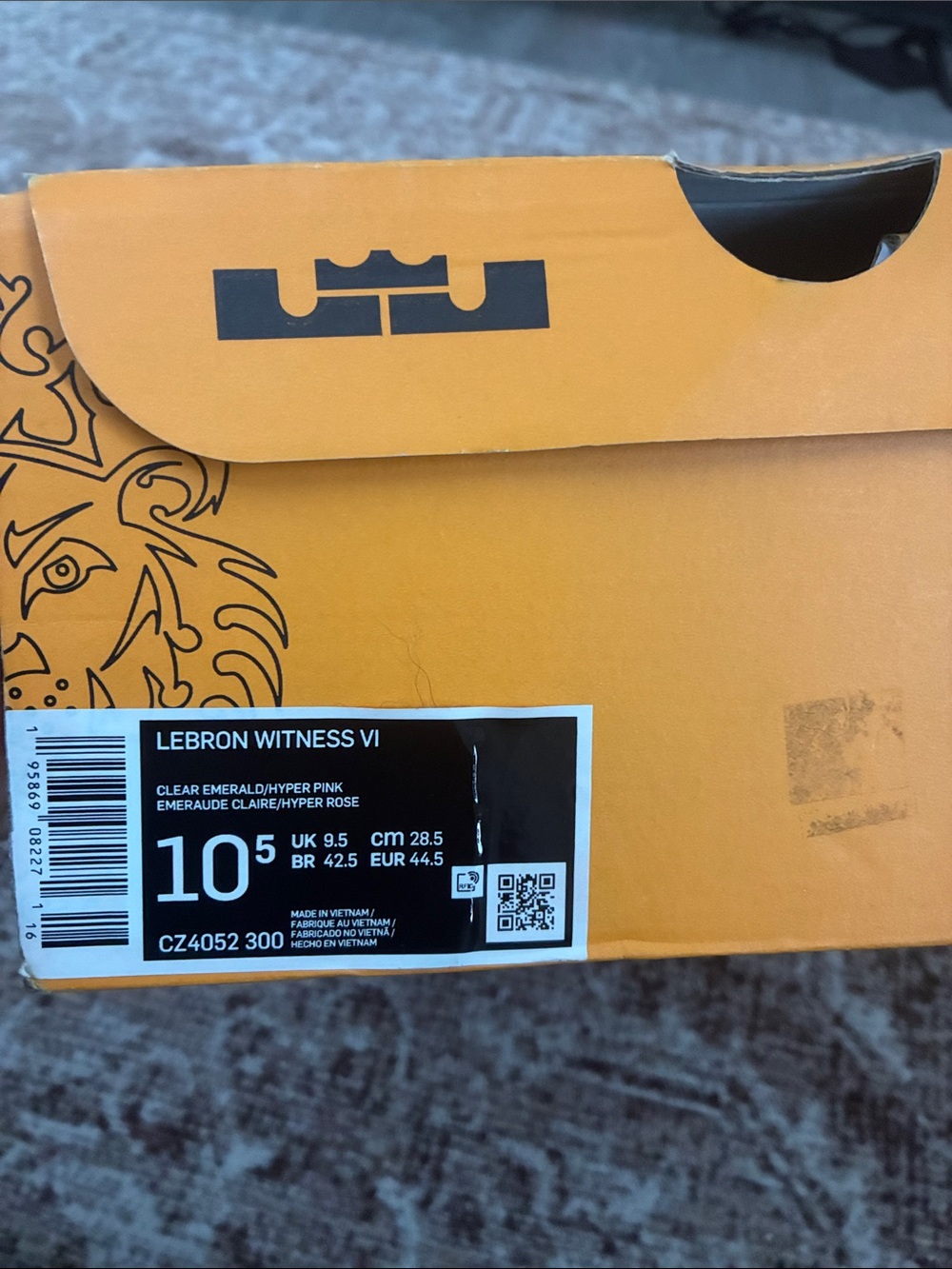 LeBron Witness VI Clear Emerald /Wildberry Size 10.5 with box